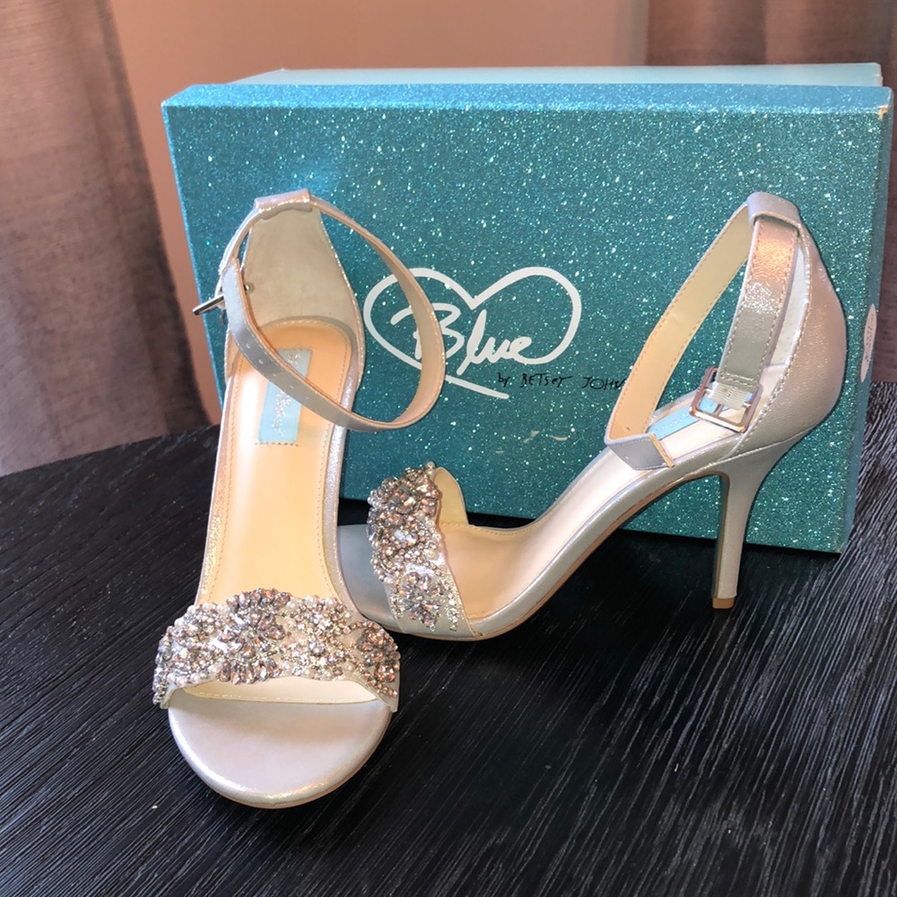 New Blue by Betsy Johnson Bridal Prom Heels with rhinestones and pearls 9.5